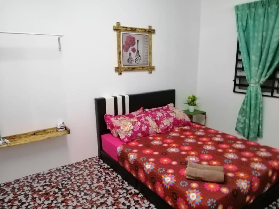 Homestay Camelia Kuala Terengganu Houses 3 Room 2 Bathroom - Near Batu Buruk Beach , Drawbridge, Pasar Payang, Ktcc Mall & Hospital Hsnz エクステリア 写真