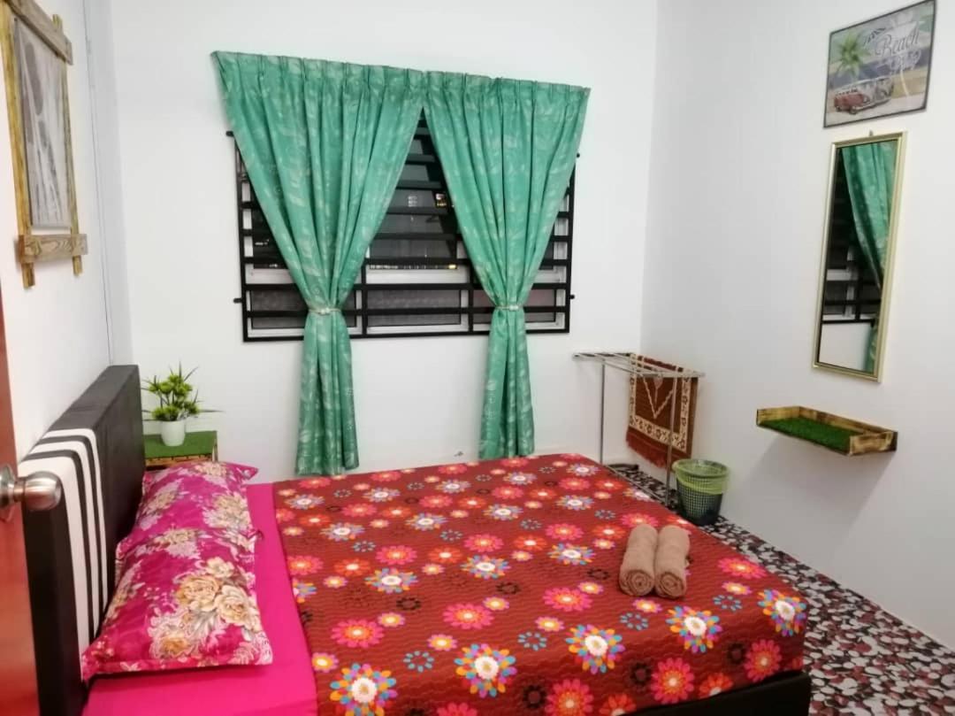 Homestay Camelia Kuala Terengganu Houses 3 Room 2 Bathroom - Near Batu Buruk Beach , Drawbridge, Pasar Payang, Ktcc Mall & Hospital Hsnz エクステリア 写真