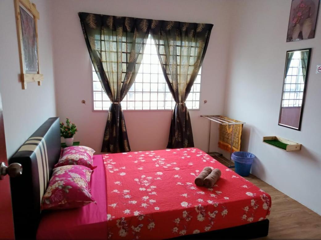 Homestay Camelia Kuala Terengganu Houses 3 Room 2 Bathroom - Near Batu Buruk Beach , Drawbridge, Pasar Payang, Ktcc Mall & Hospital Hsnz エクステリア 写真