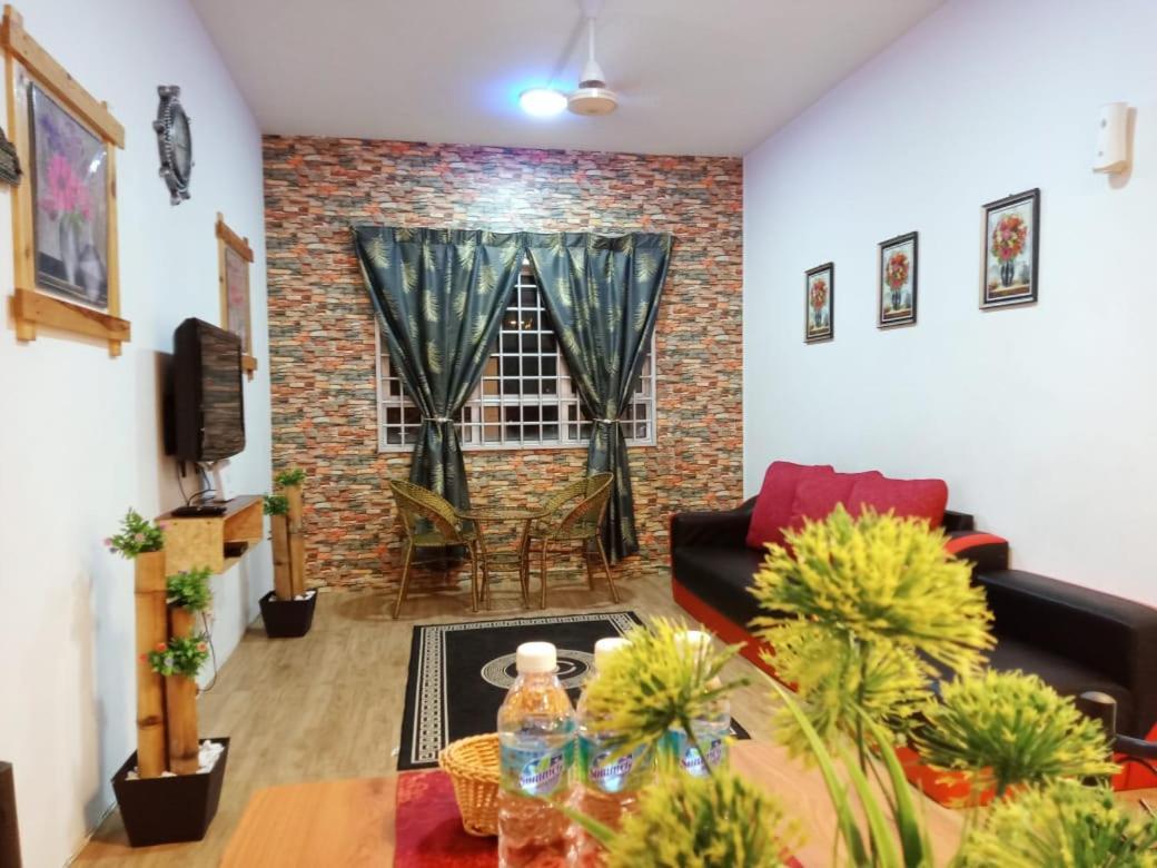 Homestay Camelia Kuala Terengganu Houses 3 Room 2 Bathroom - Near Batu Buruk Beach , Drawbridge, Pasar Payang, Ktcc Mall & Hospital Hsnz エクステリア 写真