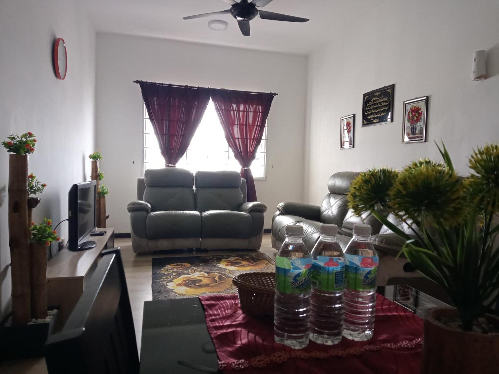 Homestay Camelia Kuala Terengganu Houses 3 Room 2 Bathroom - Near Batu Buruk Beach , Drawbridge, Pasar Payang, Ktcc Mall & Hospital Hsnz エクステリア 写真